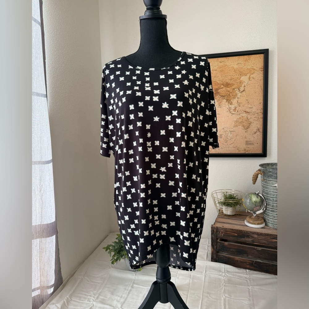 Lularoe Irma tee Size XXS